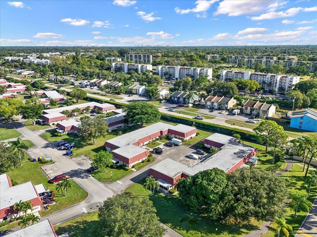 102 Amherst Lane, Lake Worth, FL 33467