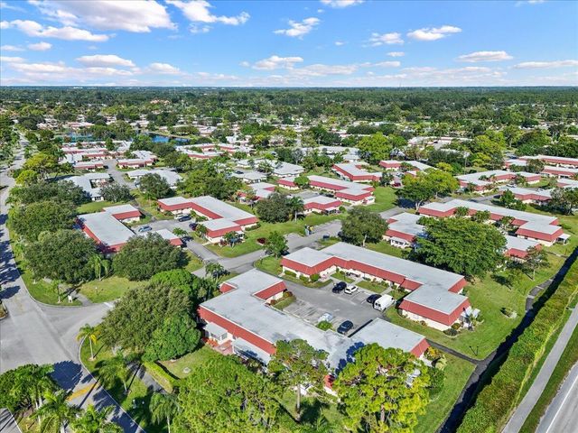 102 Amherst Lane, Lake Worth, FL 33467