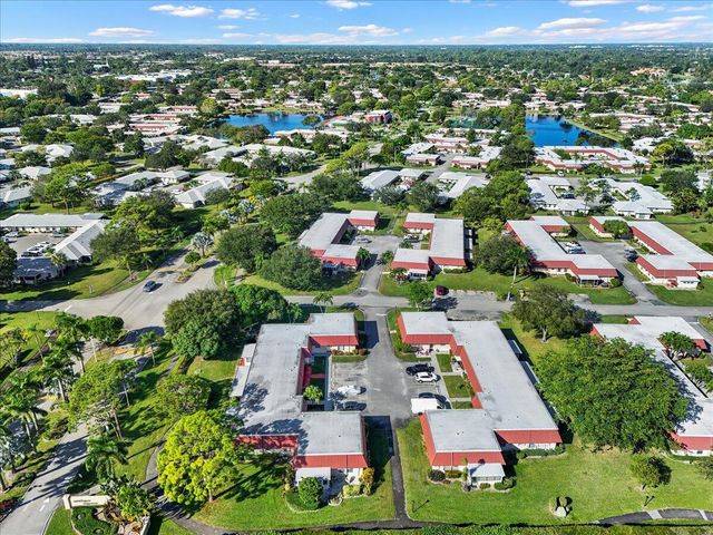 102 Amherst Lane, Lake Worth, FL 33467