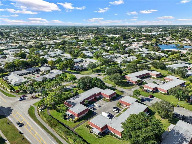 102 Amherst Lane, Lake Worth, FL 33467