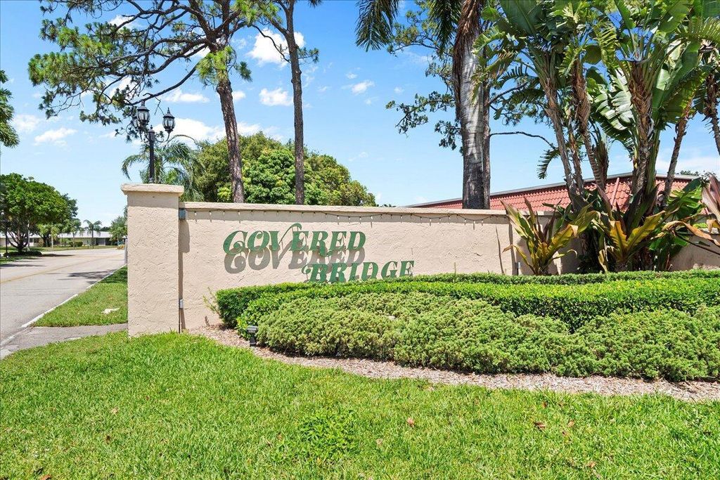 102 Amherst Lane, Lake Worth, FL 33467