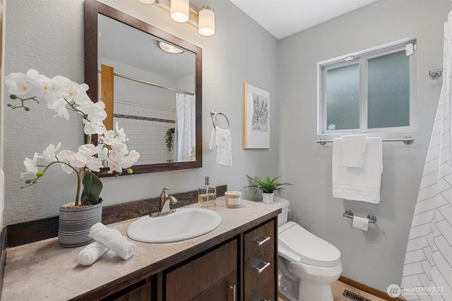 818 W Argand Street, Seattle, WA 98119