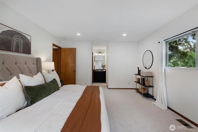 818 W Argand Street, Seattle, WA 98119