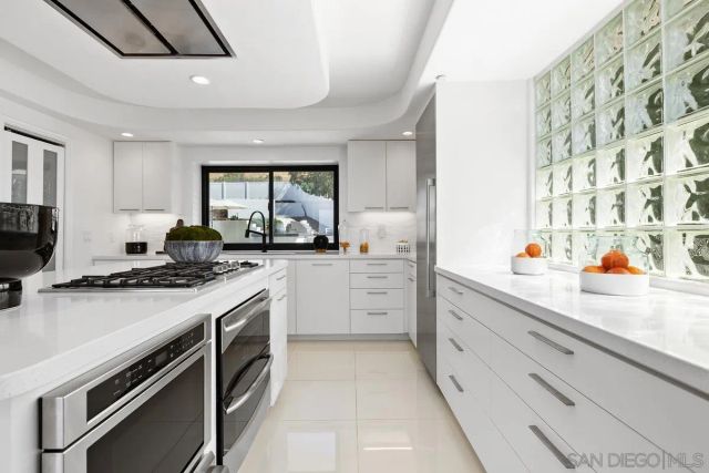 7215 El Fuerte St, Carlsbad, CA 92009