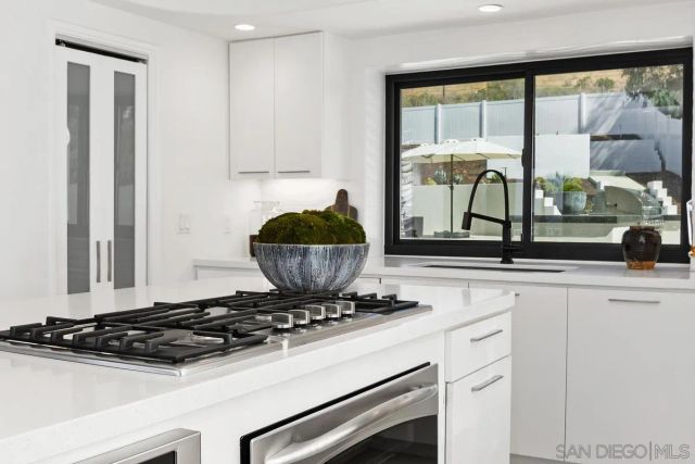 7215 El Fuerte St, Carlsbad, CA 92009