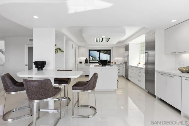 7215 El Fuerte St, Carlsbad, CA 92009