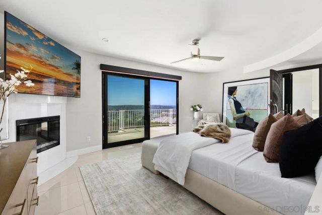 7215 El Fuerte St, Carlsbad, CA 92009