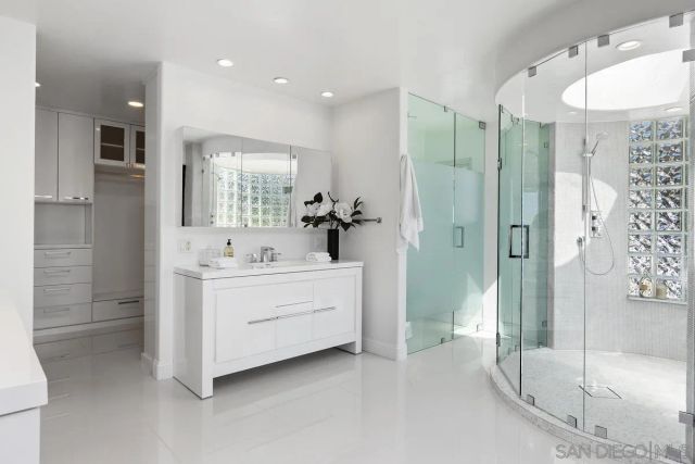 7215 El Fuerte St, Carlsbad, CA 92009