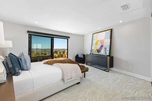 7215 El Fuerte St, Carlsbad, CA 92009