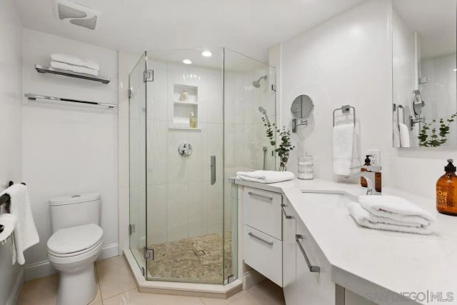 7215 El Fuerte St, Carlsbad, CA 92009