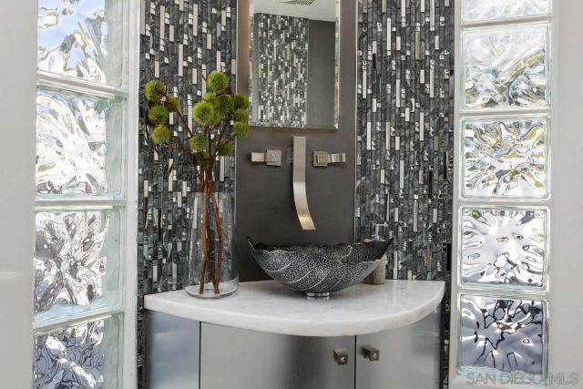 7215 El Fuerte St, Carlsbad, CA 92009