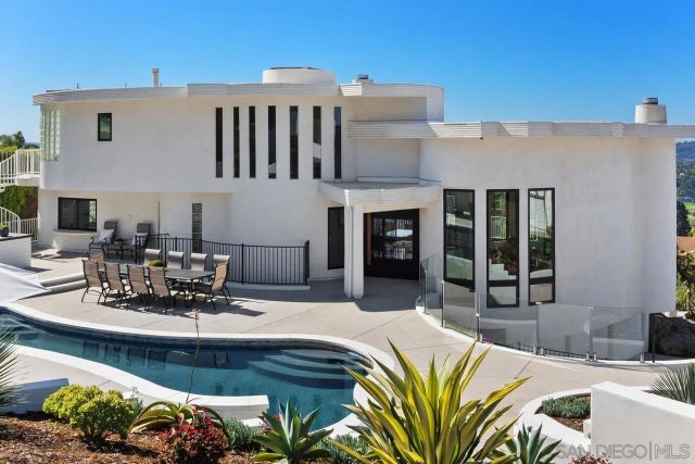 7215 El Fuerte St, Carlsbad, CA 92009