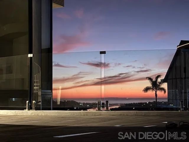 7215 El Fuerte St, Carlsbad, CA 92009