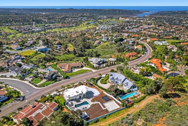 7215 El Fuerte St, Carlsbad, CA 92009