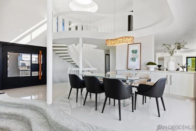 7215 El Fuerte St, Carlsbad, CA 92009