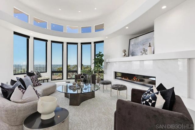 7215 El Fuerte St, Carlsbad, CA 92009