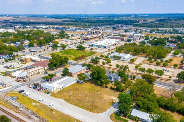 133 Commerce Corner, Burleson, TX 76028