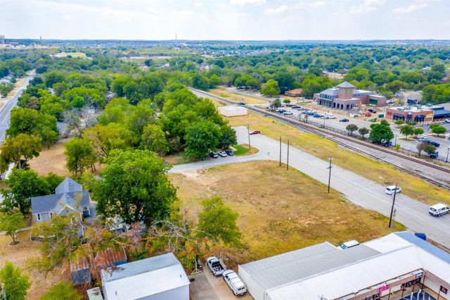 133 Commerce Corner, Burleson, TX 76028