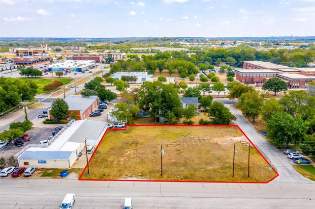 133 Commerce Corner, Burleson, TX 76028