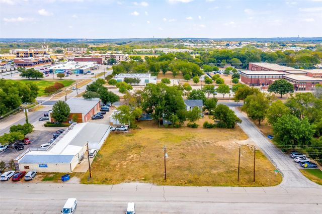 133 Commerce Corner, Burleson, TX 76028