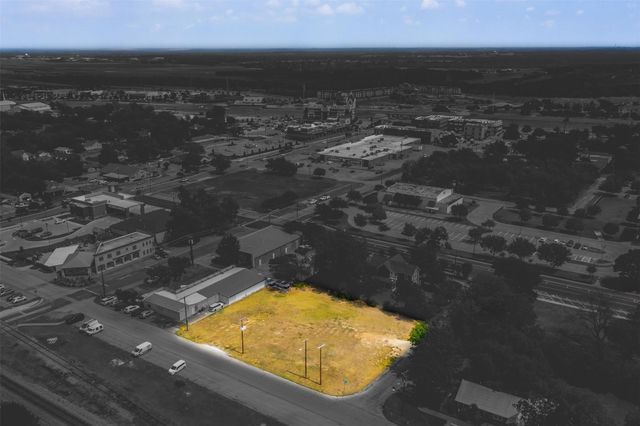 133 Commerce Corner, Burleson, TX 76028