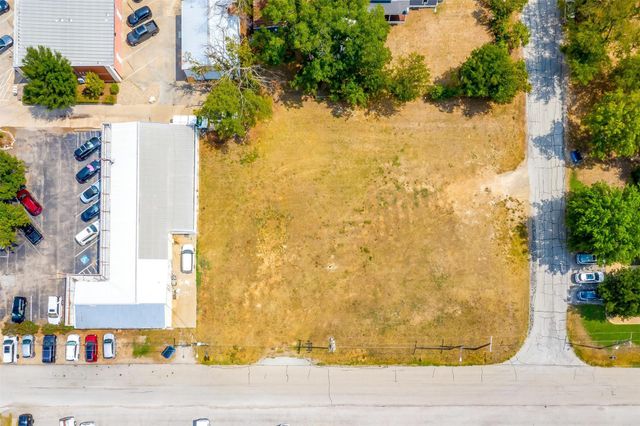 133 Commerce Corner, Burleson, TX 76028