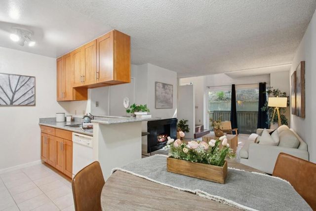 357 Half Moon Lane 12, Daly City, CA 94015