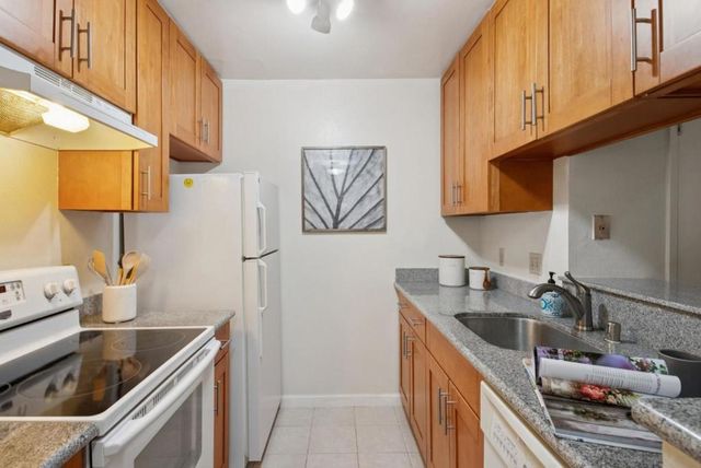 357 Half Moon Lane 12, Daly City, CA 94015