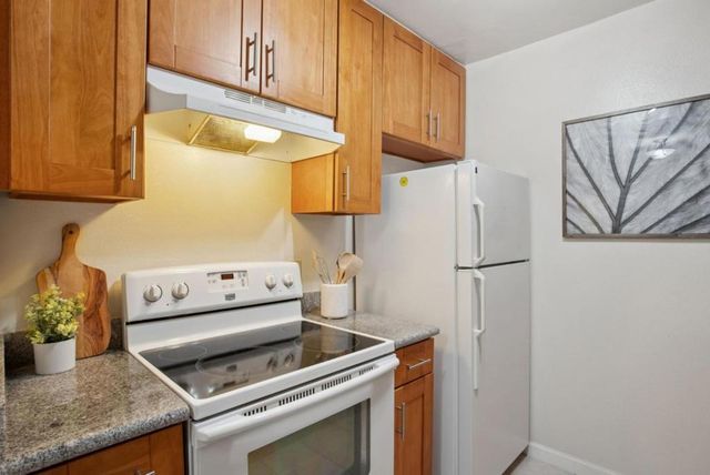 357 Half Moon Lane 12, Daly City, CA 94015