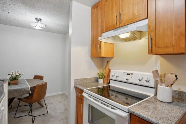 357 Half Moon Lane 12, Daly City, CA 94015