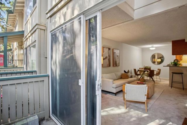 357 Half Moon Lane 12, Daly City, CA 94015