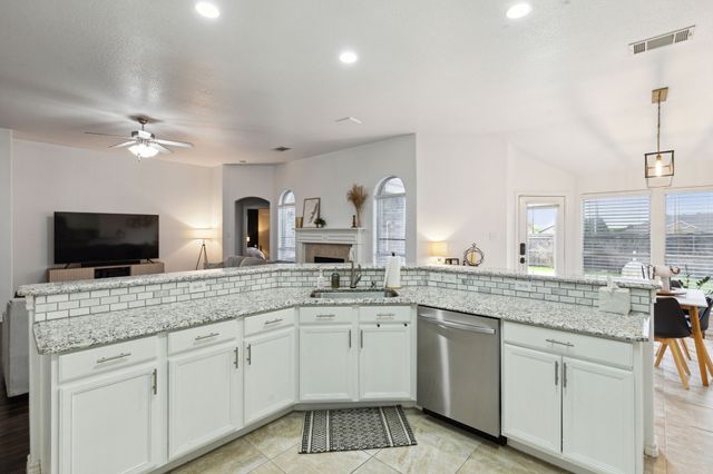 707 Bayshore Drive, Mansfield, TX 76063