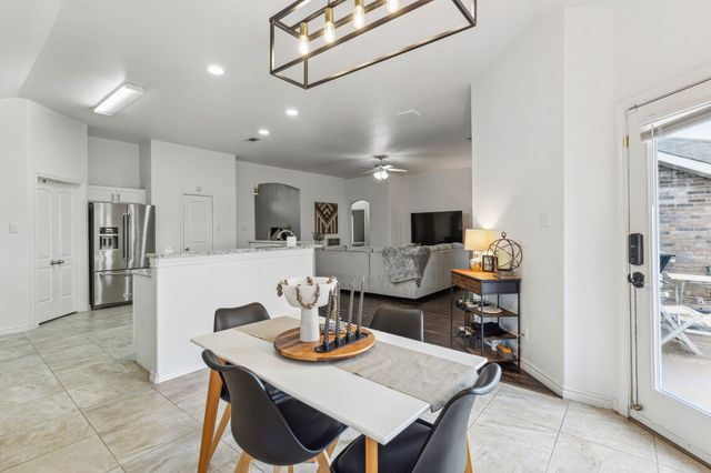 707 Bayshore Drive, Mansfield, TX 76063