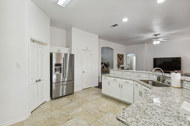 707 Bayshore Drive, Mansfield, TX 76063