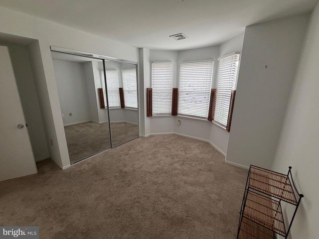 106 PINEWOOD DR, Hamilton, NJ 08690