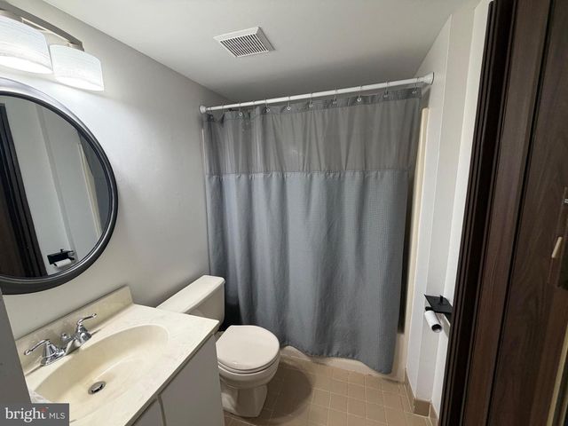 106 PINEWOOD DR, Hamilton, NJ 08690