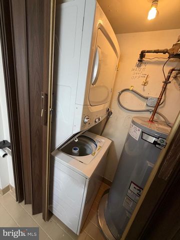 106 PINEWOOD DR, Hamilton, NJ 08690