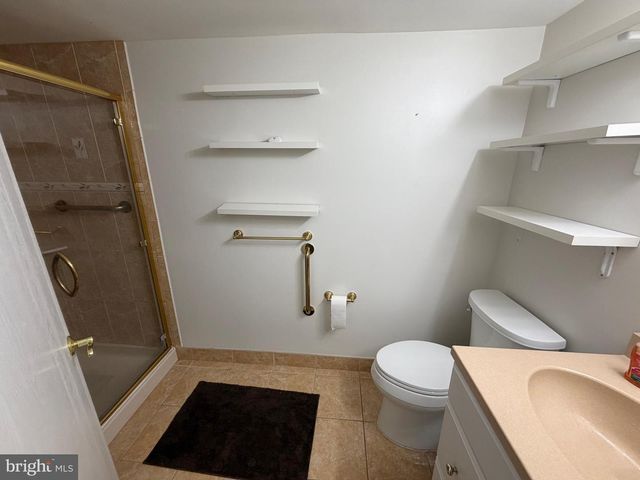 106 PINEWOOD DR, Hamilton, NJ 08690