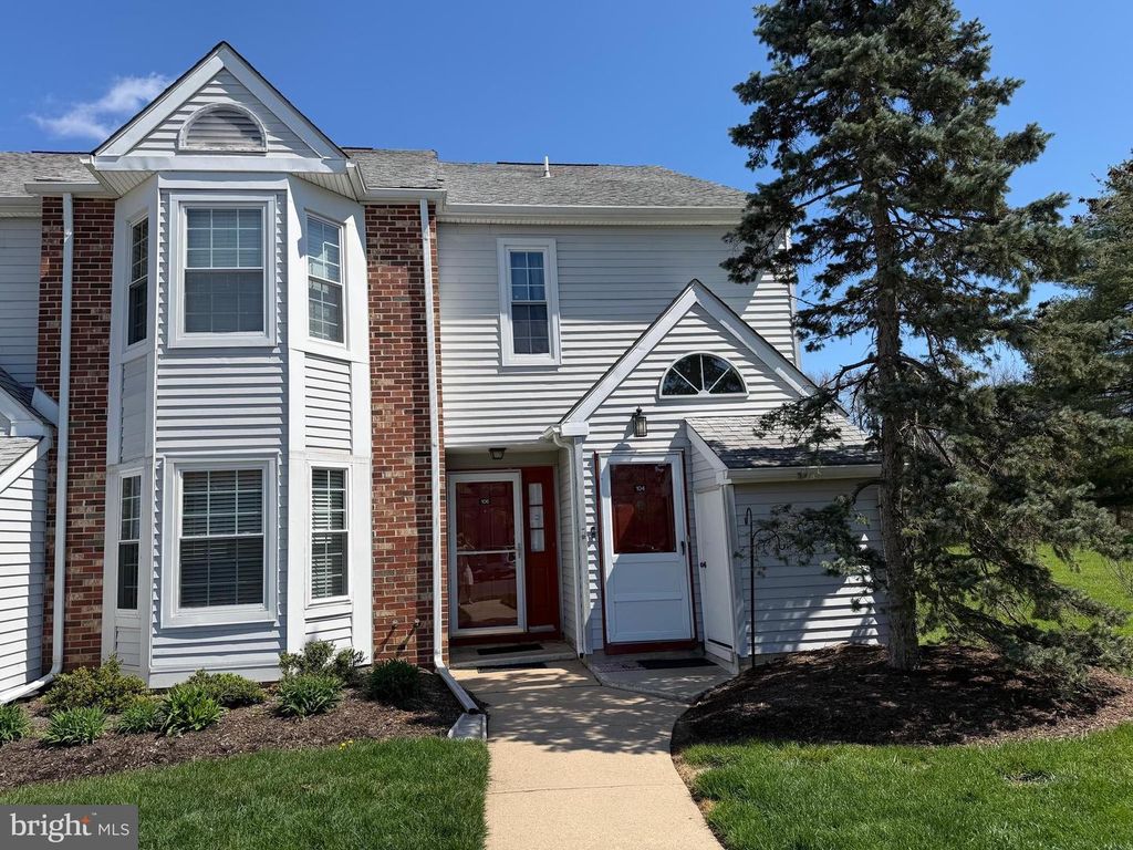 106 PINEWOOD DR, Hamilton, NJ 08690