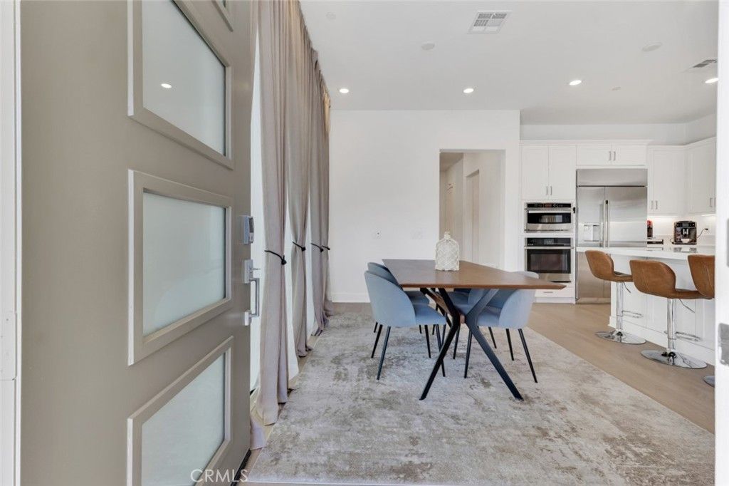 Image 2 of property listing at 26712 Afton Lane, Valencia, CA 91381