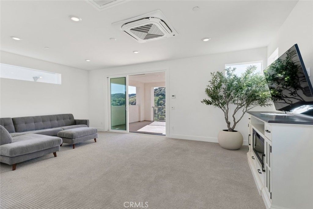 Image 35 of property listing at 26712 Afton Lane, Valencia, CA 91381