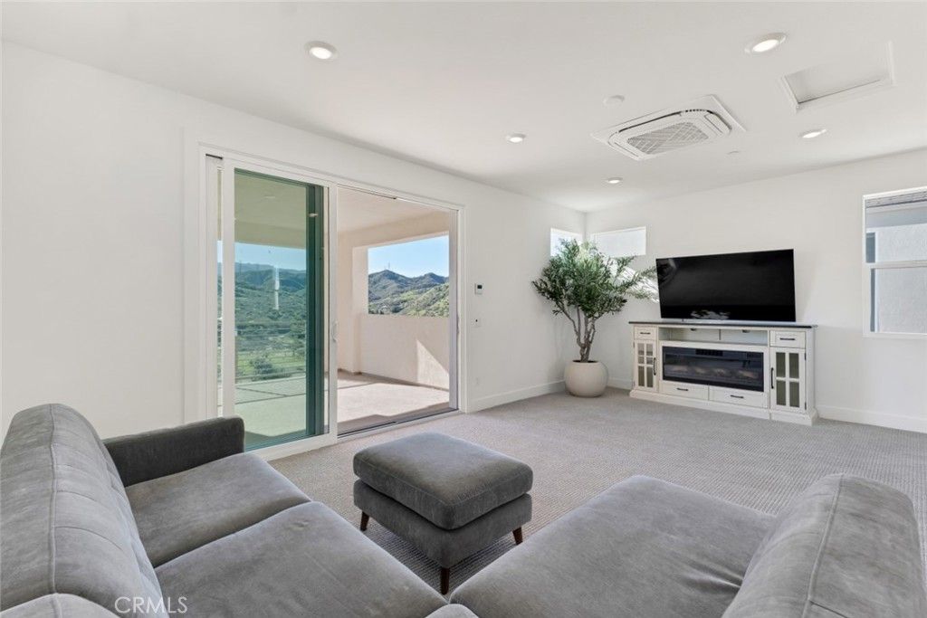 Image 37 of property listing at 26712 Afton Lane, Valencia, CA 91381