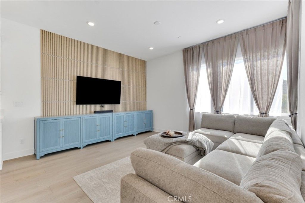 Image 6 of property listing at 26712 Afton Lane, Valencia, CA 91381