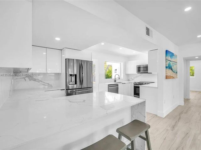 1905 Alamanda Dr, North Miami, FL 33181