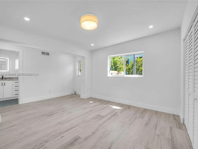 1905 Alamanda Dr, North Miami, FL 33181