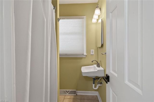 303 Parkway DR, Newport News, VA 23606