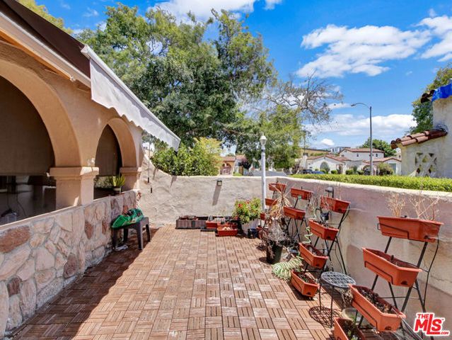 1549 S Point View Street, Los Angeles, CA 90035