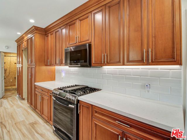1549 S Point View Street, Los Angeles, CA 90035
