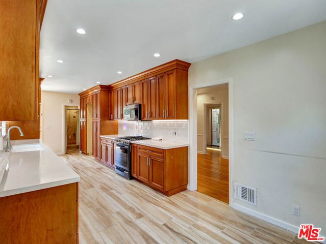 1549 S Point View Street, Los Angeles, CA 90035