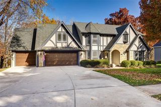 616 White Oak Lane, Gladstone, MO 64116